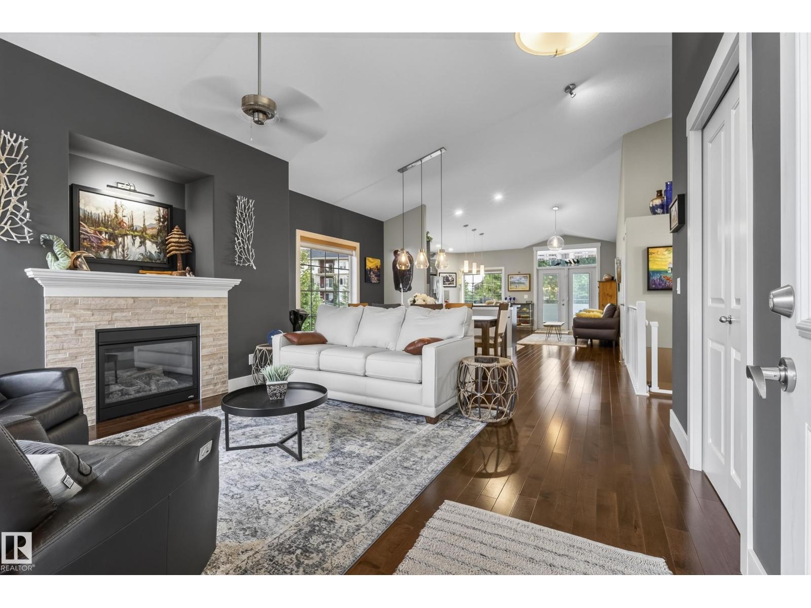 #8 88 LACOMBE DR