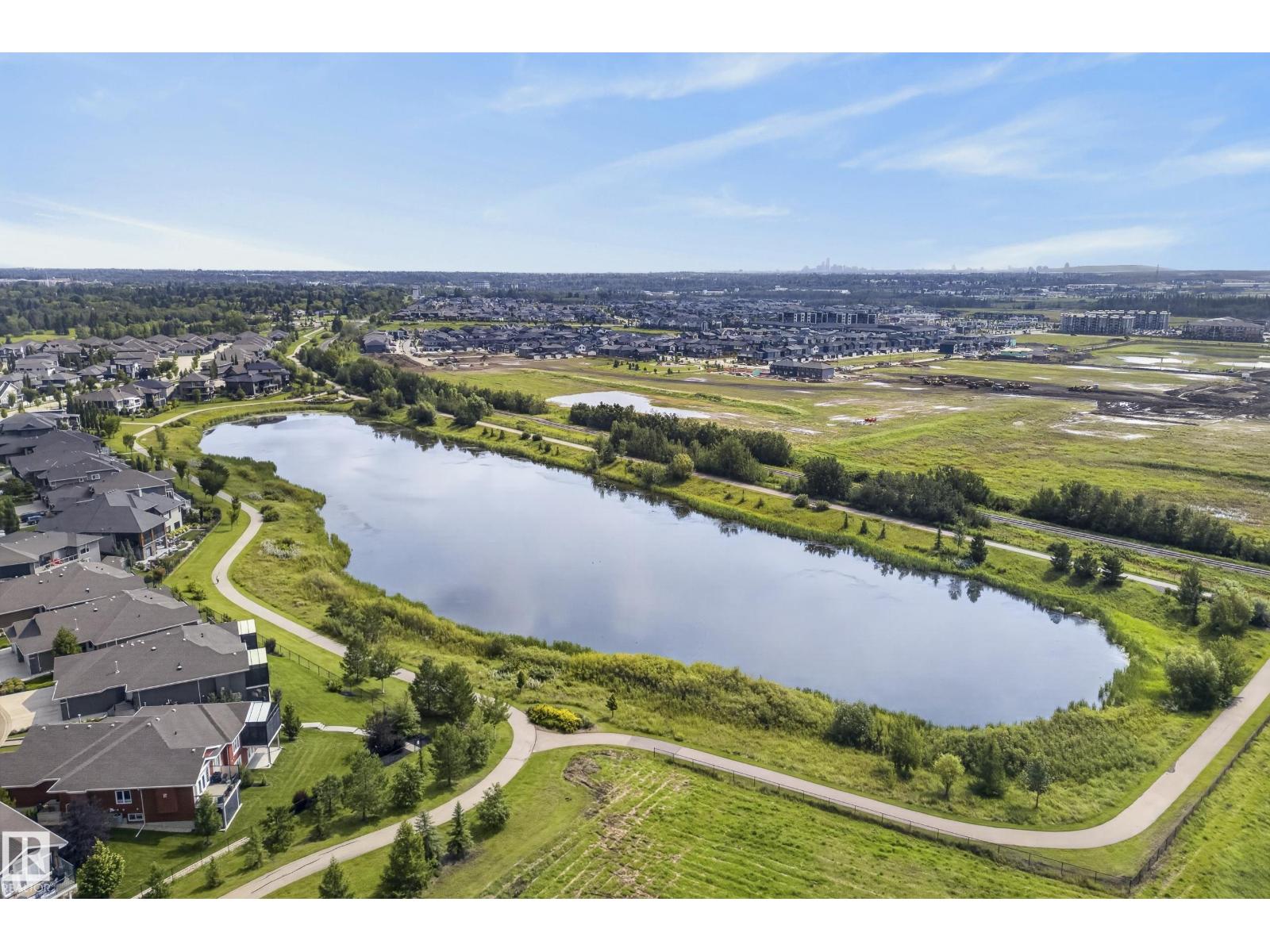 #8 88 LACOMBE DR