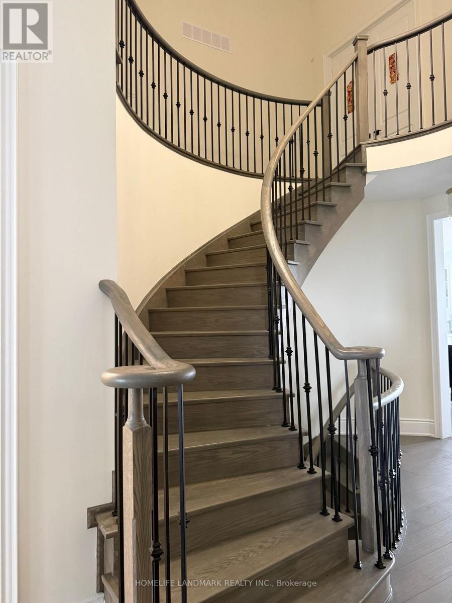 187 STORMONT (ROOM ) TRAIL
