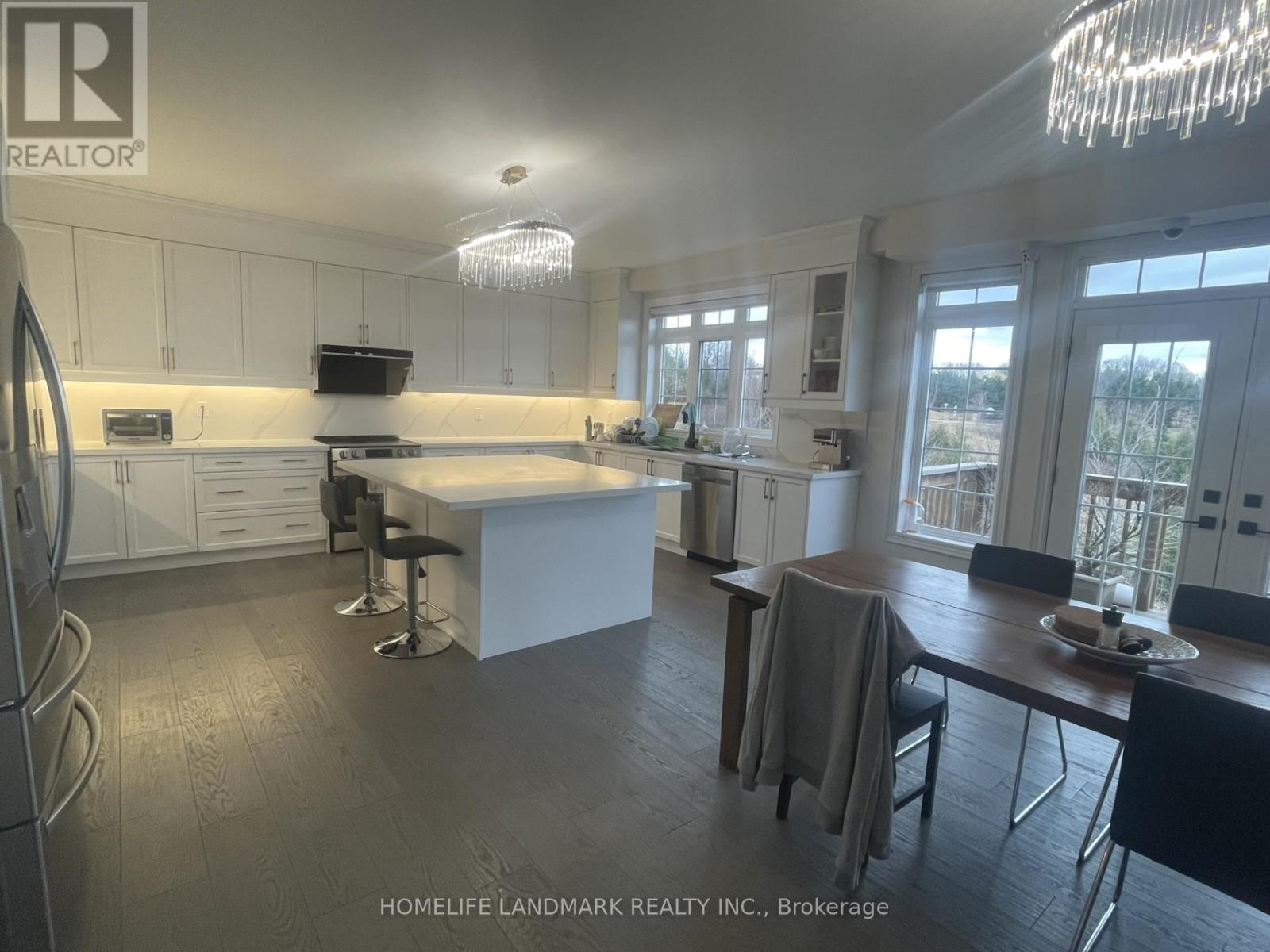 187 STORMONT (ROOM ) TRAIL
