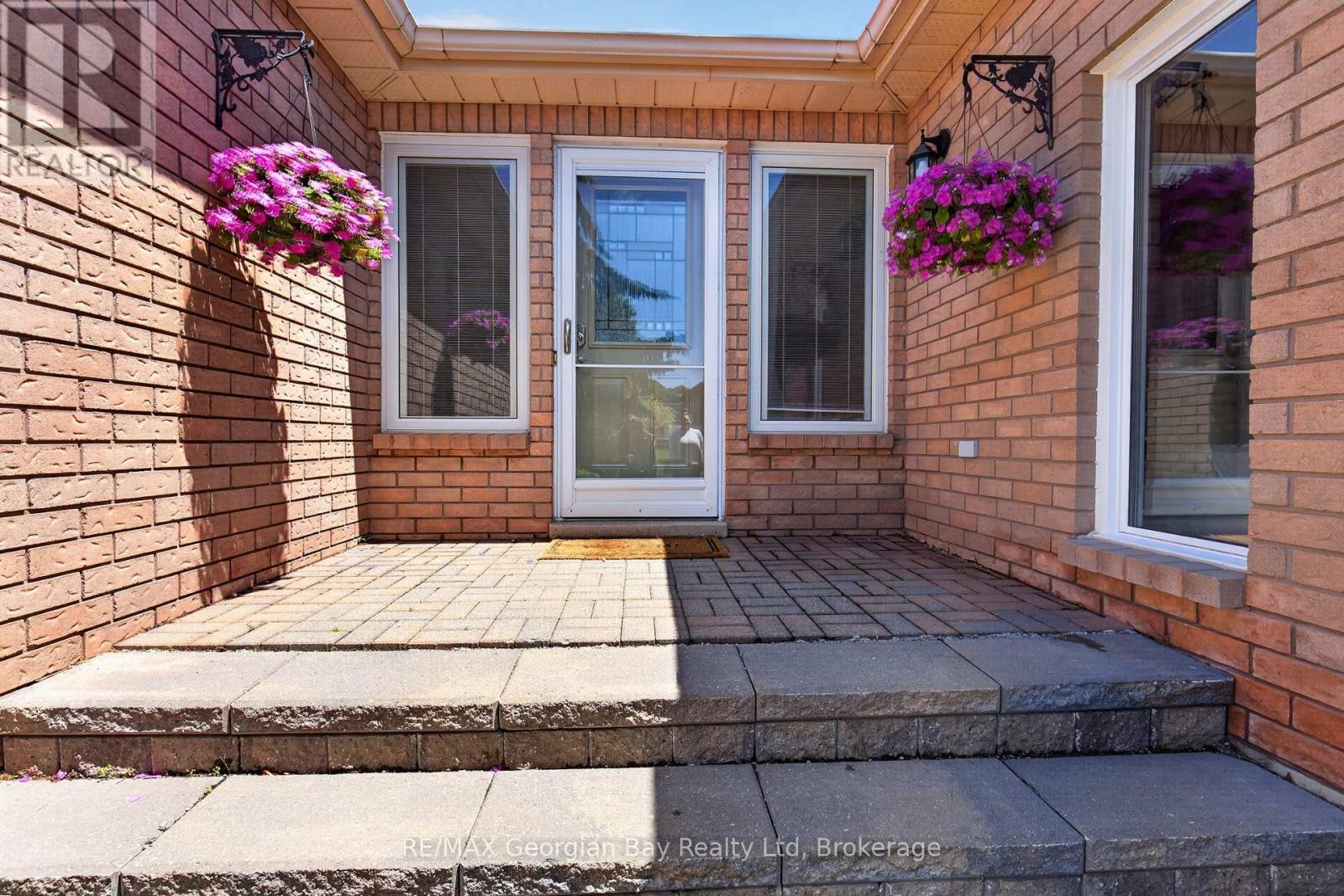 1005 DINA CRESCENT