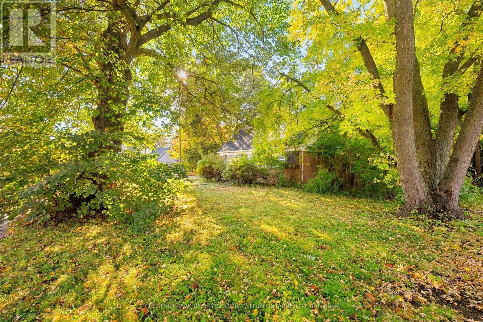 2 LINCOLN CRESCENT