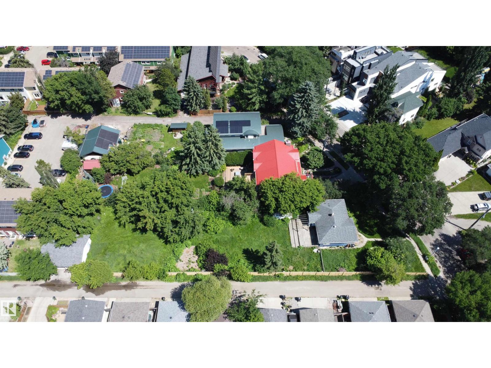 9906 87 ST NW