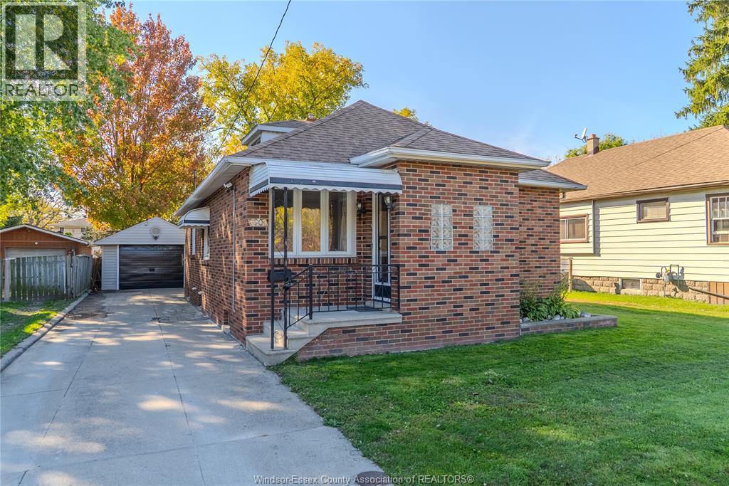 1601 SOUTH CAMERON BLVD, WINDSOR, ON N9B 3C8 - Image 3051165444.jpeg?d=l