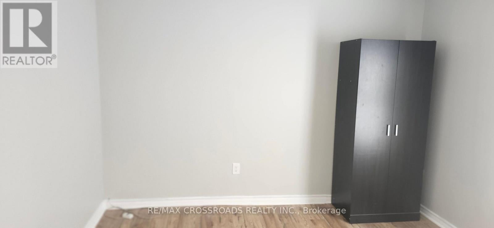 FRONT UNIT-MAIN FLOOR - 220 MCNAUGHTON AVENUE