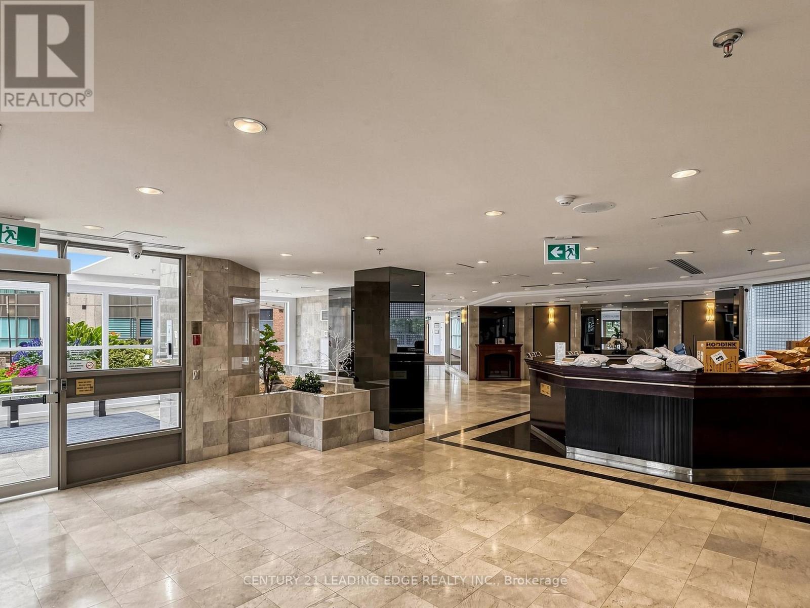 204 - 3231 EGLINTON AVENUE E