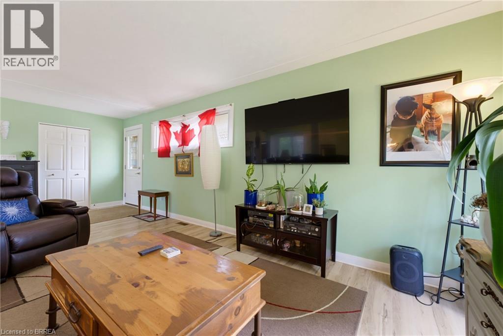 11 REDWOOD Road