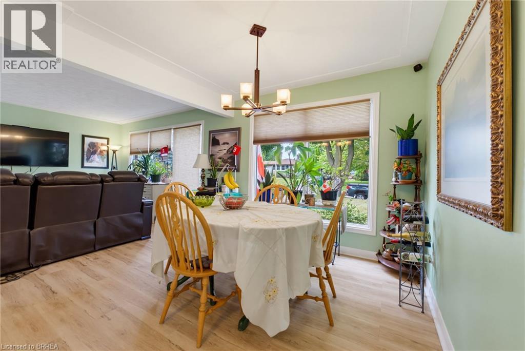 11 REDWOOD Road