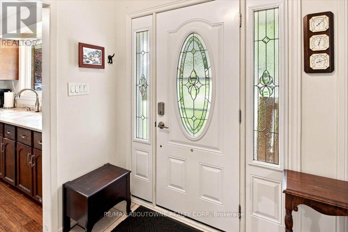 943 MAYFAIR CRESCENT
