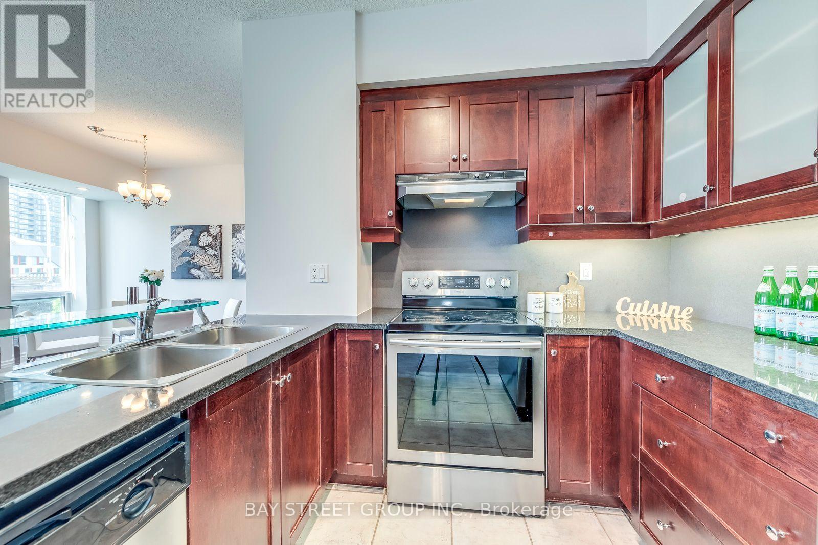 512E - 500 QUEENS QUAY W