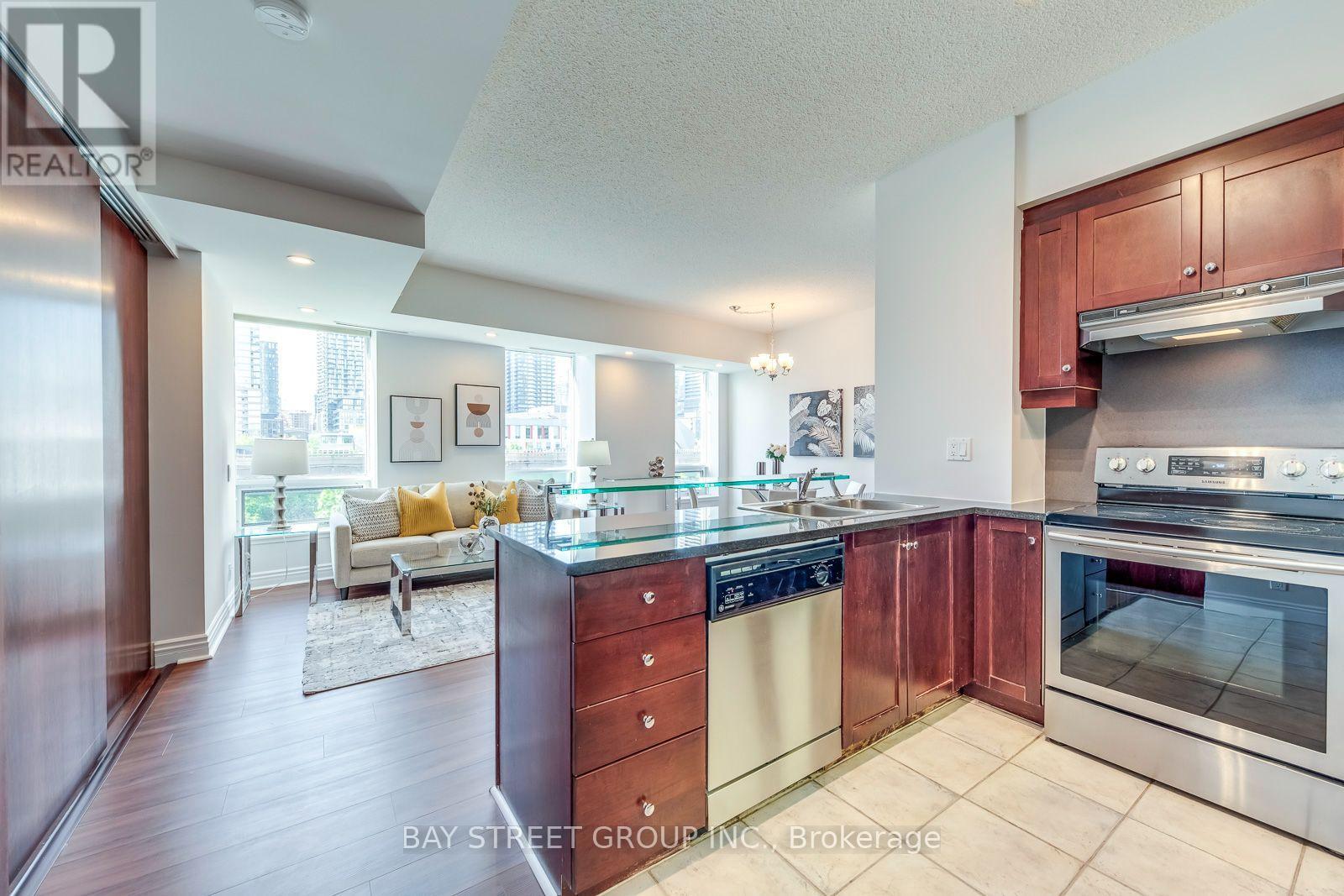 512E - 500 QUEENS QUAY W