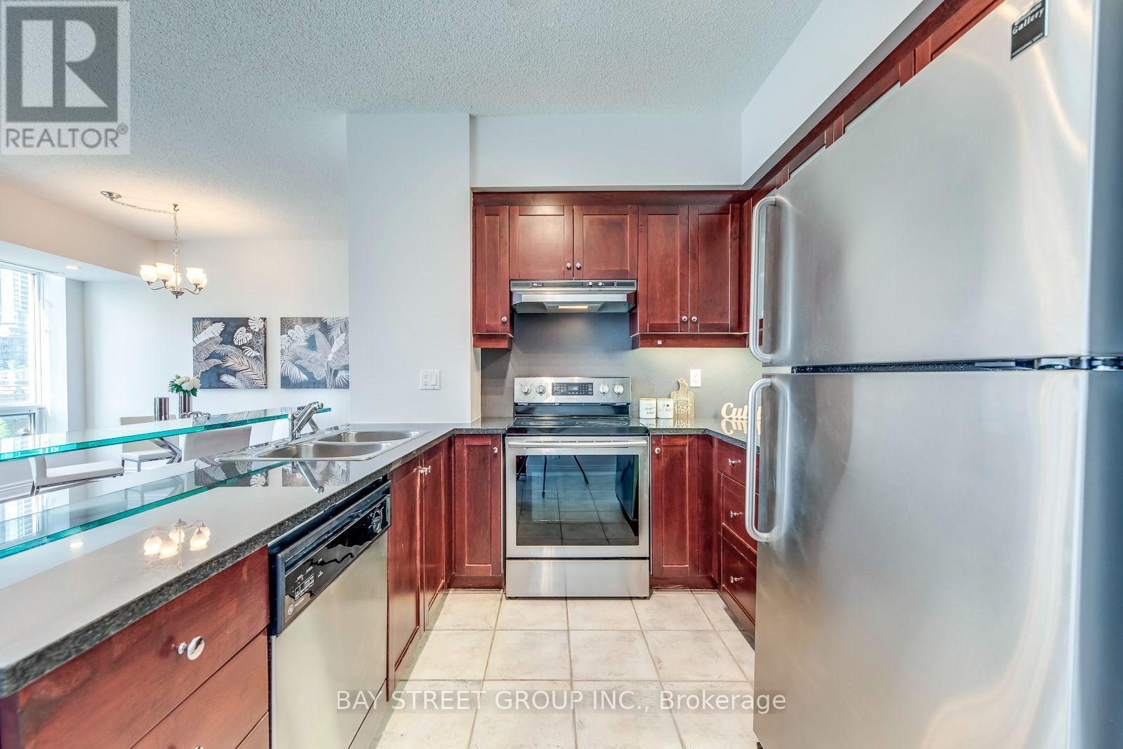 512E - 500 QUEENS QUAY W
