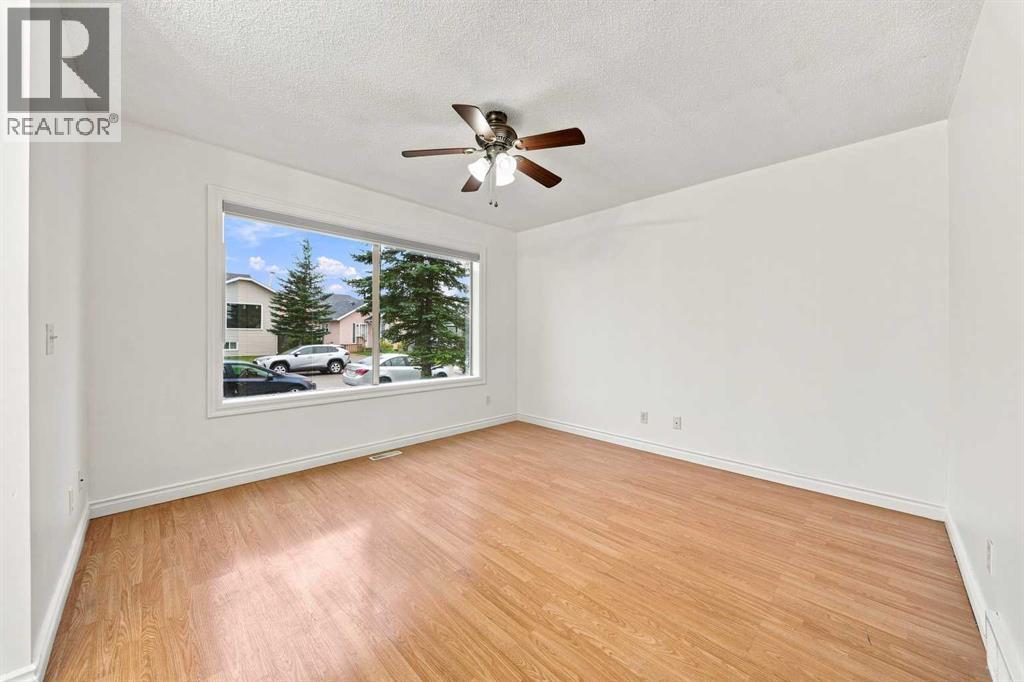 228 Taradale Close NE