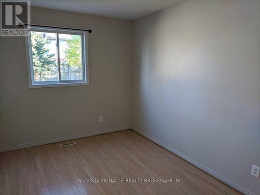 963 Prosperity Crt, London East (East D), ON 4