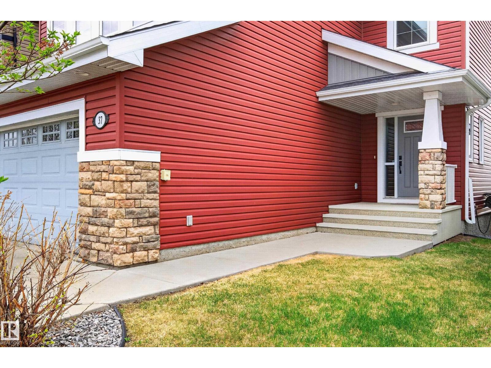 37 CRANSTON PL