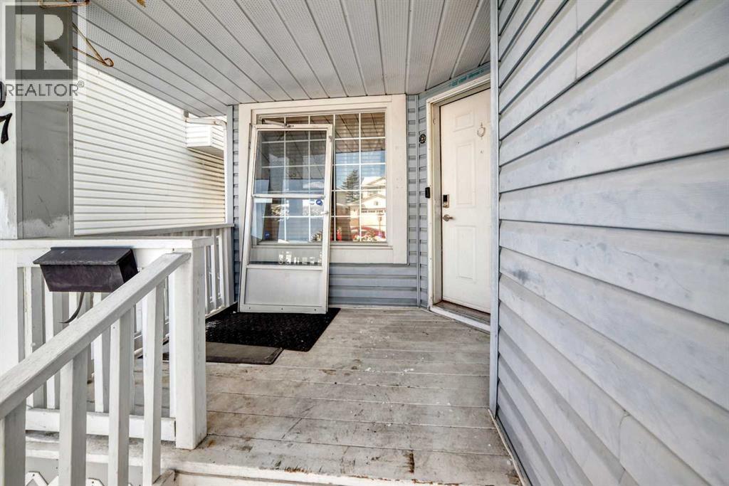207 Eldorado Close NE