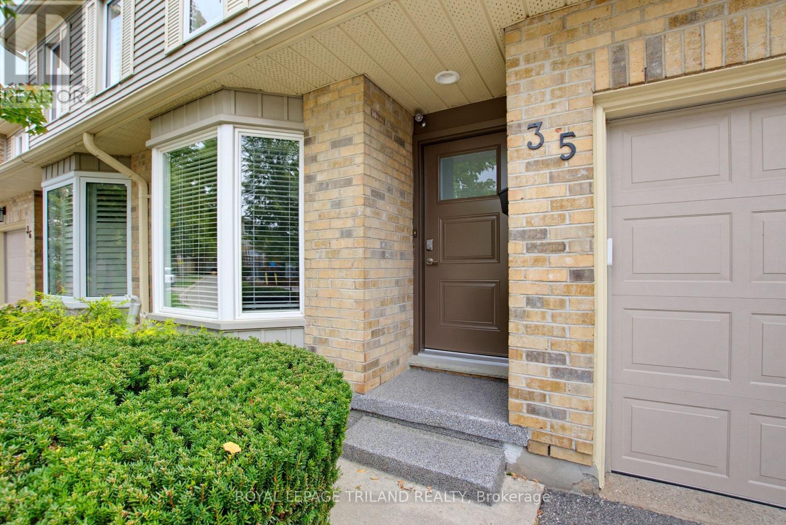 35 - 10 ROSSMORE COURT