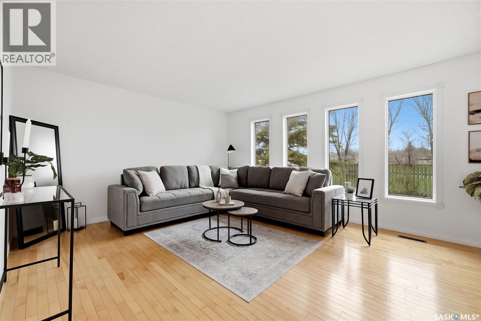 159 McInnis CRESCENT