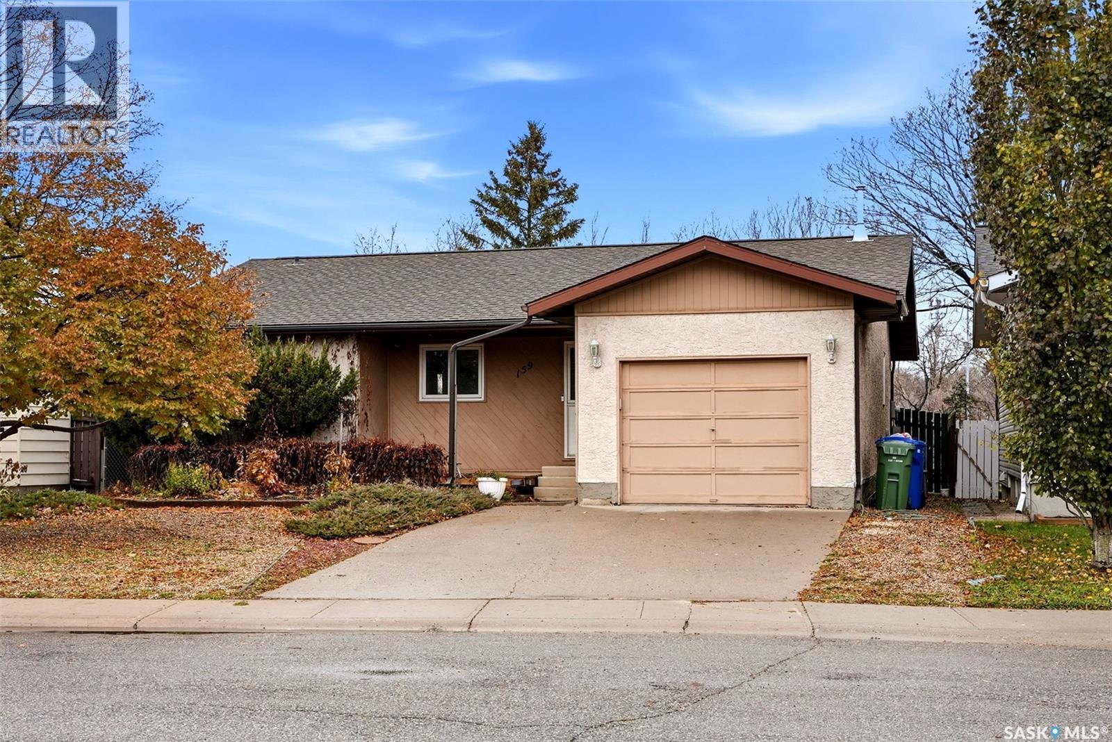 159 McInnis CRESCENT