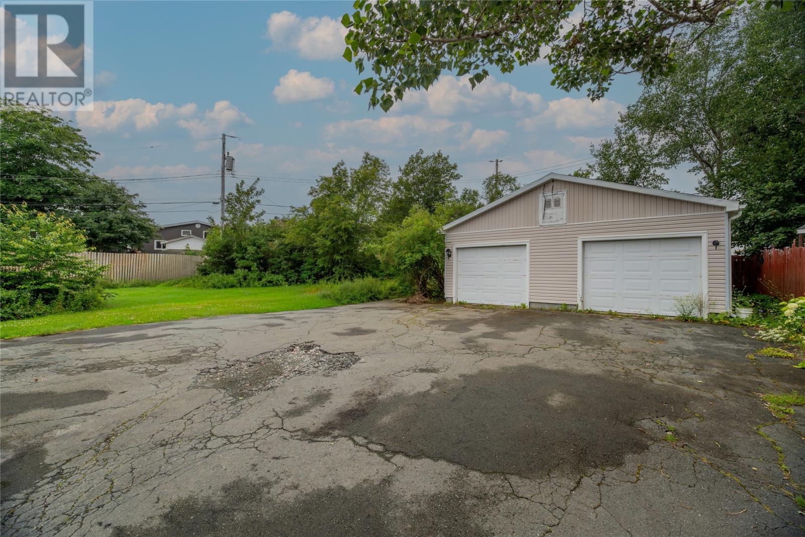 26 Lloyd Crescent