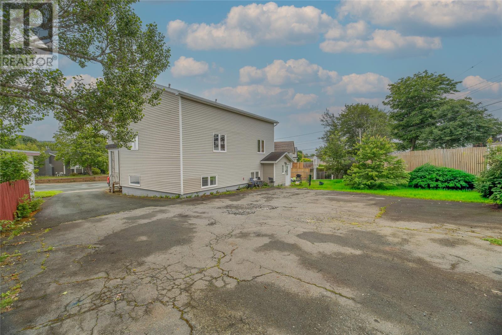 26 Lloyd Crescent