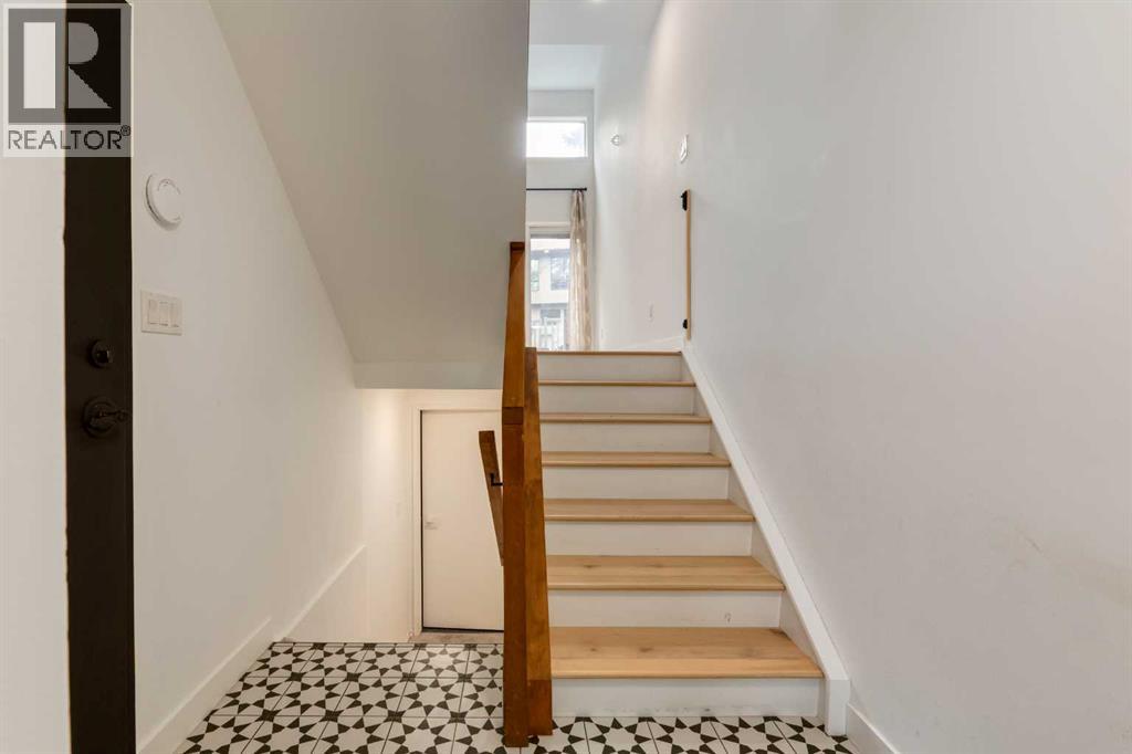 256 Point Mckay Terrace NW