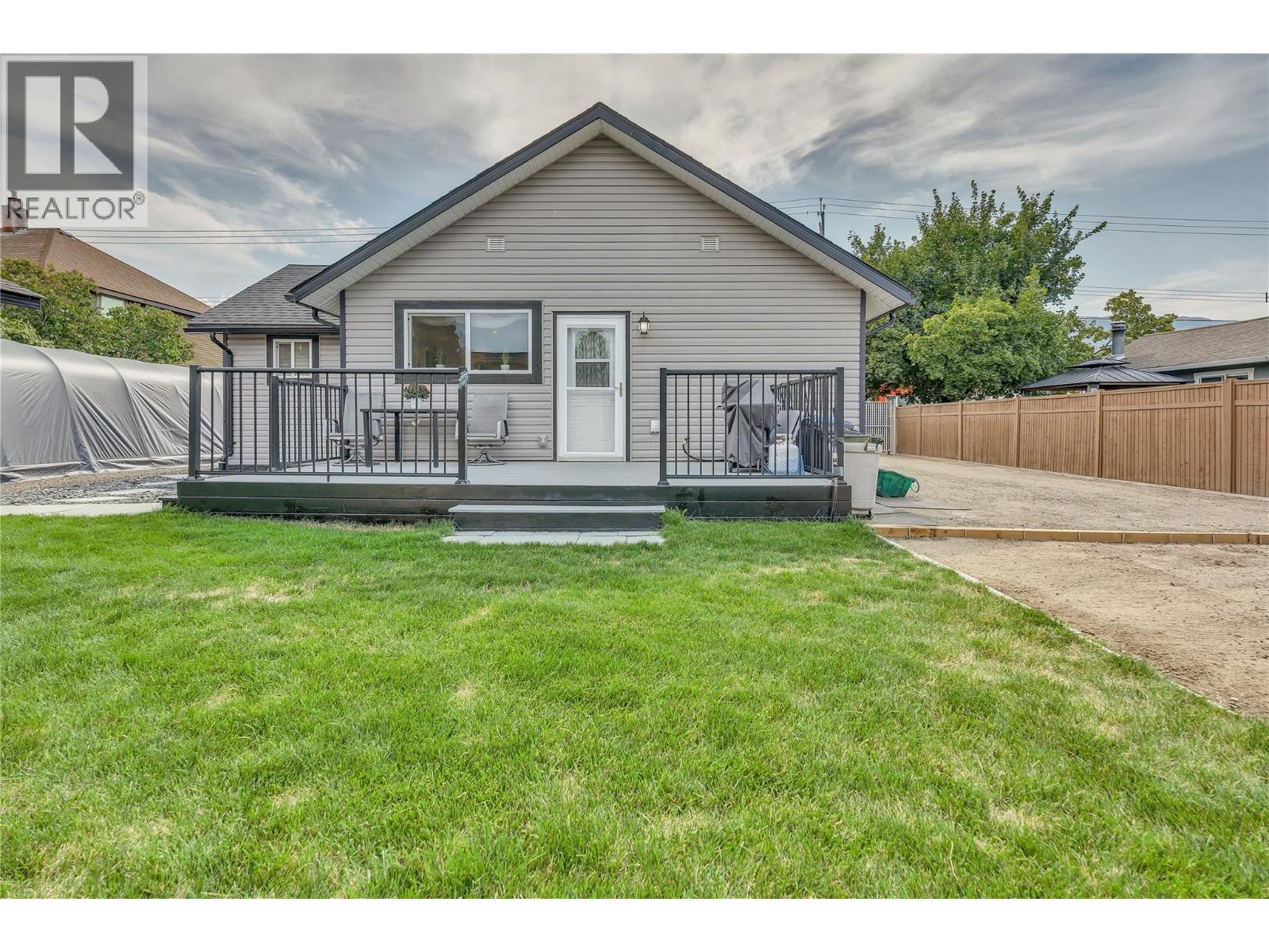 507 Duncan Avenue W