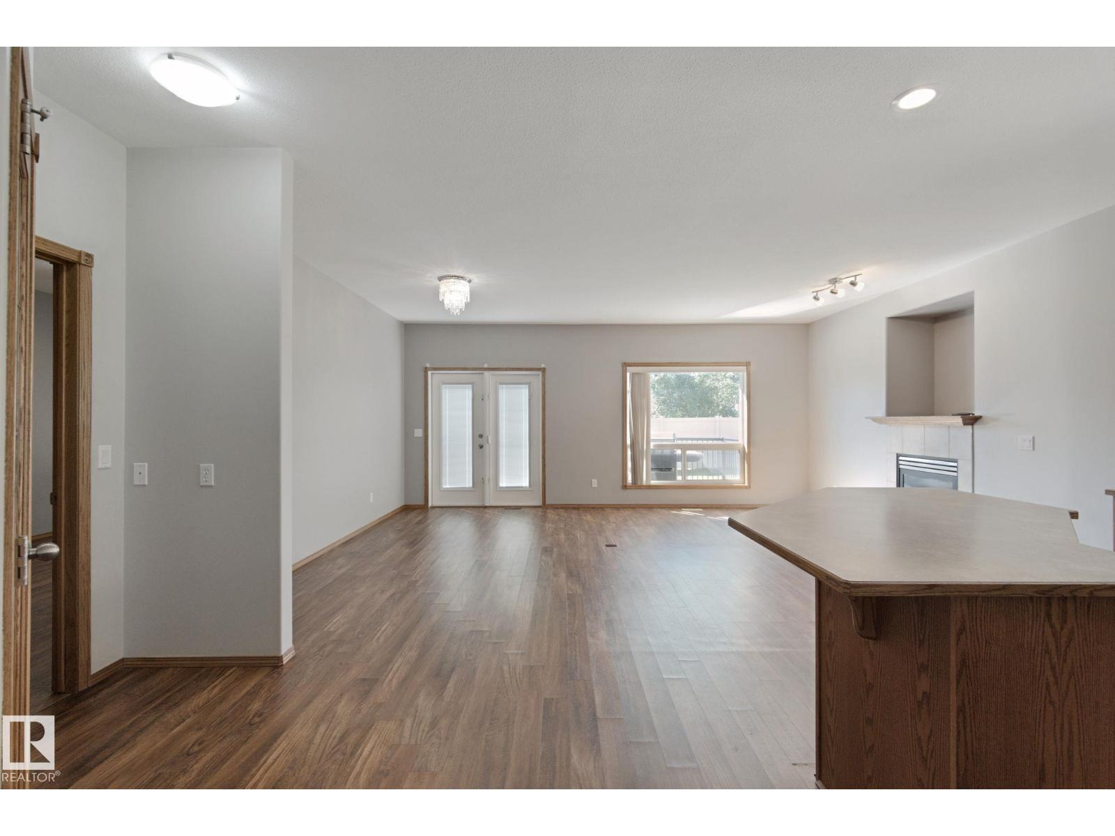 #2 9 Deer Park DR S