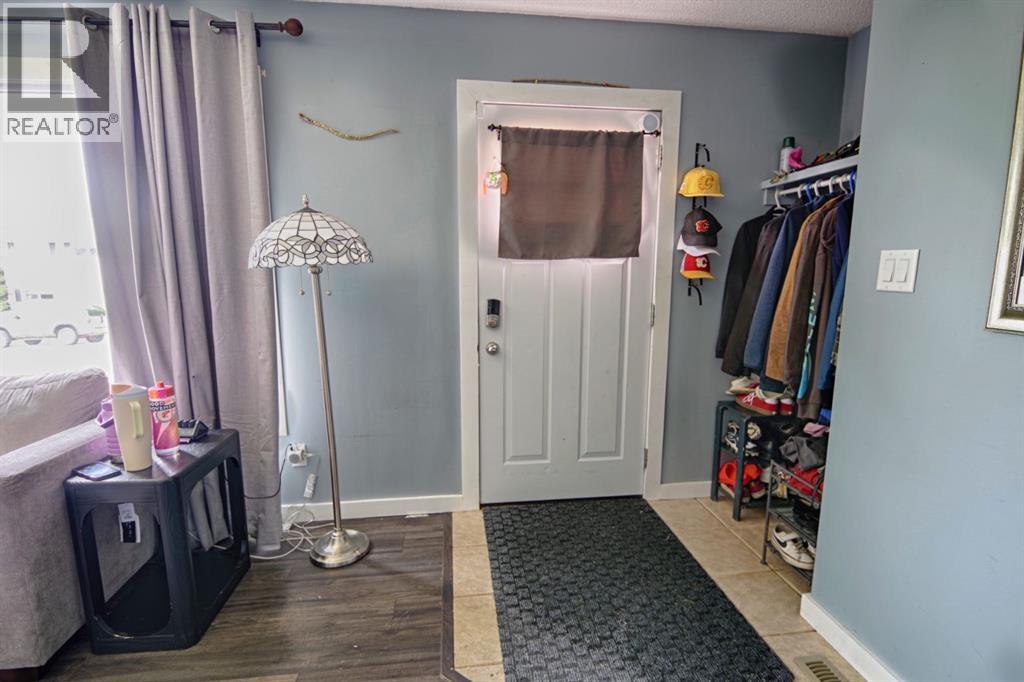 32 Lemoyne Crescent W