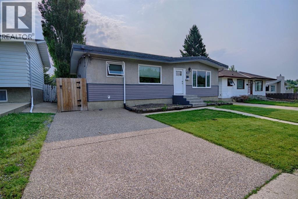 32 Lemoyne Crescent W