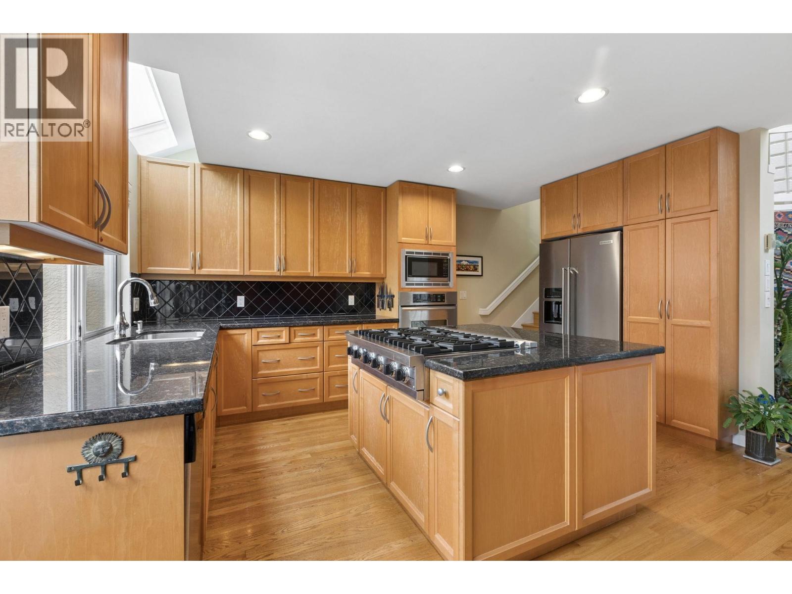 2333 BELLEVUE AVENUE