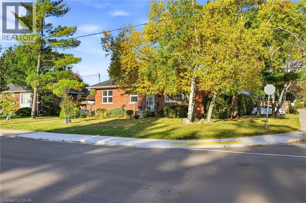 2117 MAPLEWOOD Drive