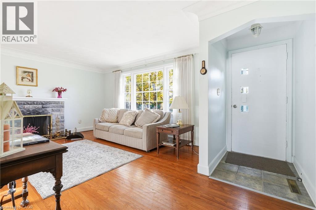 2117 MAPLEWOOD Drive