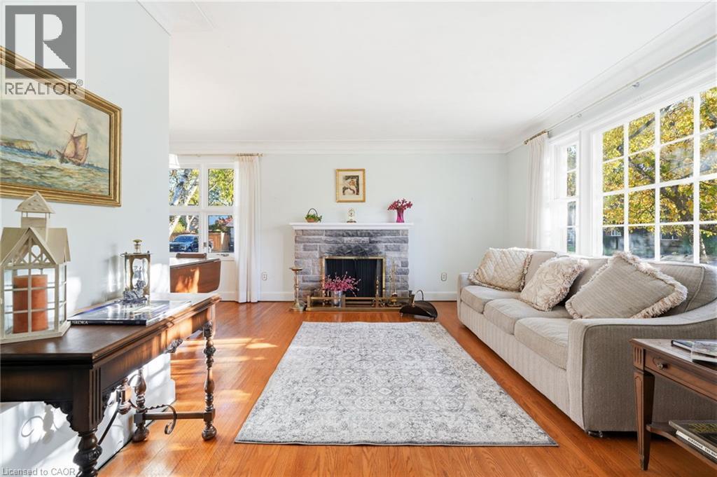 2117 MAPLEWOOD Drive