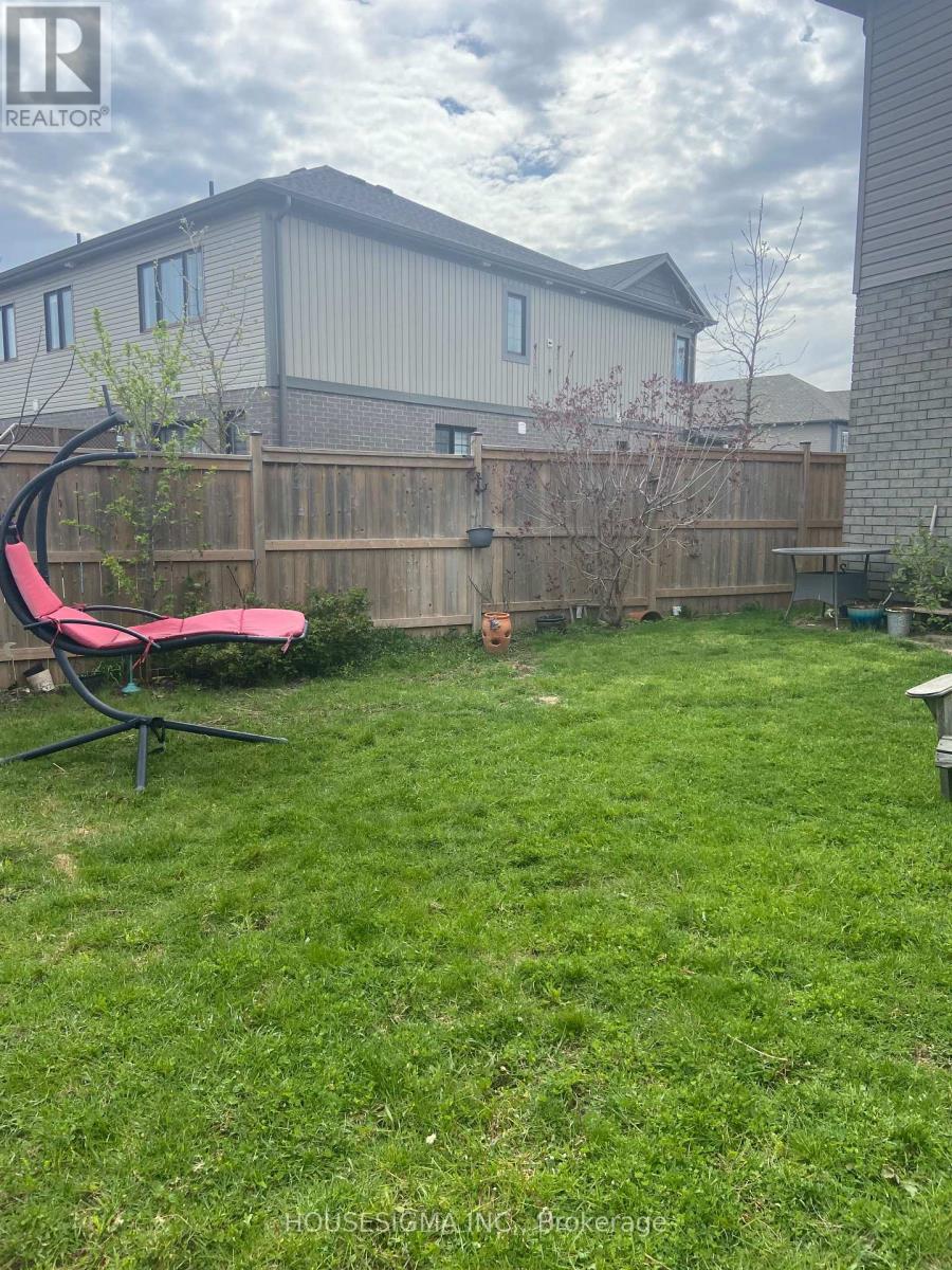 348 FREURE DRIVE W