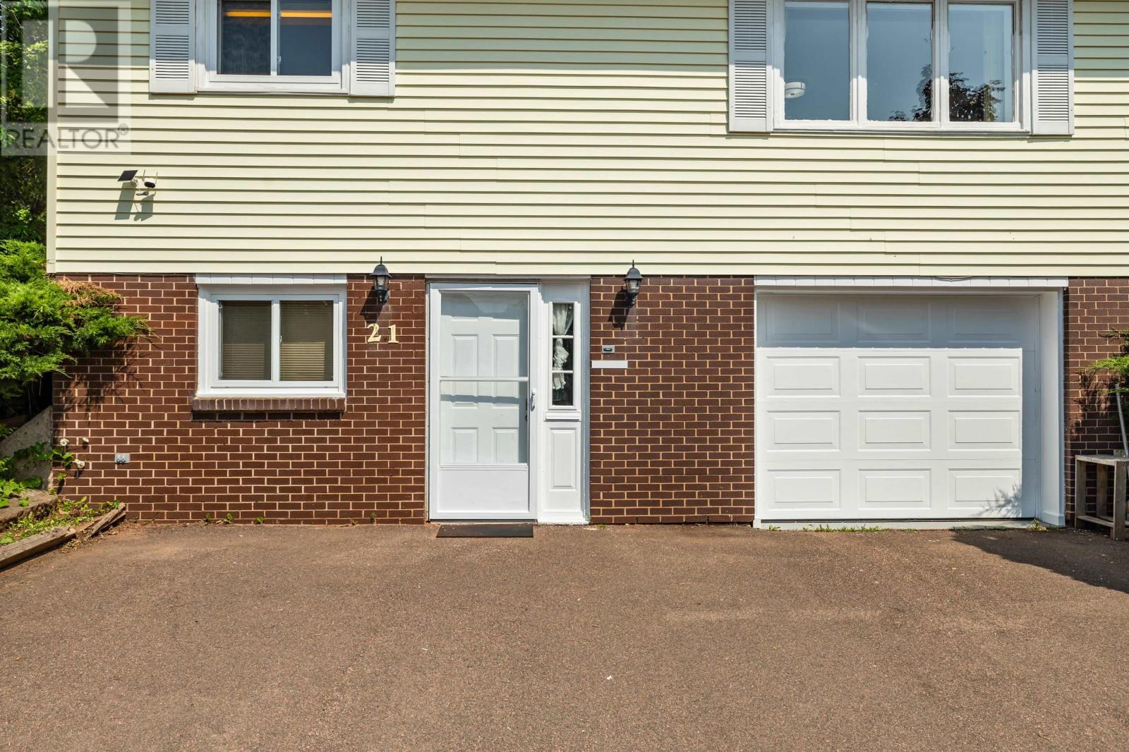 21 KIRKWOOD Drive - Photo 2