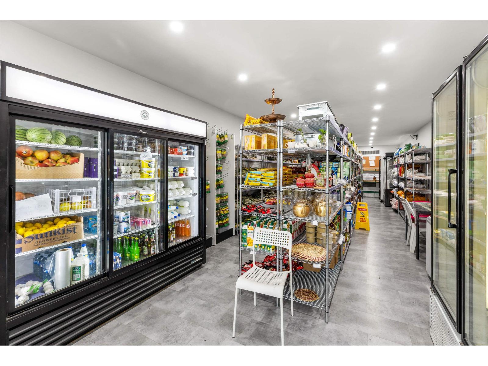 9236 MAIN STREET, Chilliwack Downtown