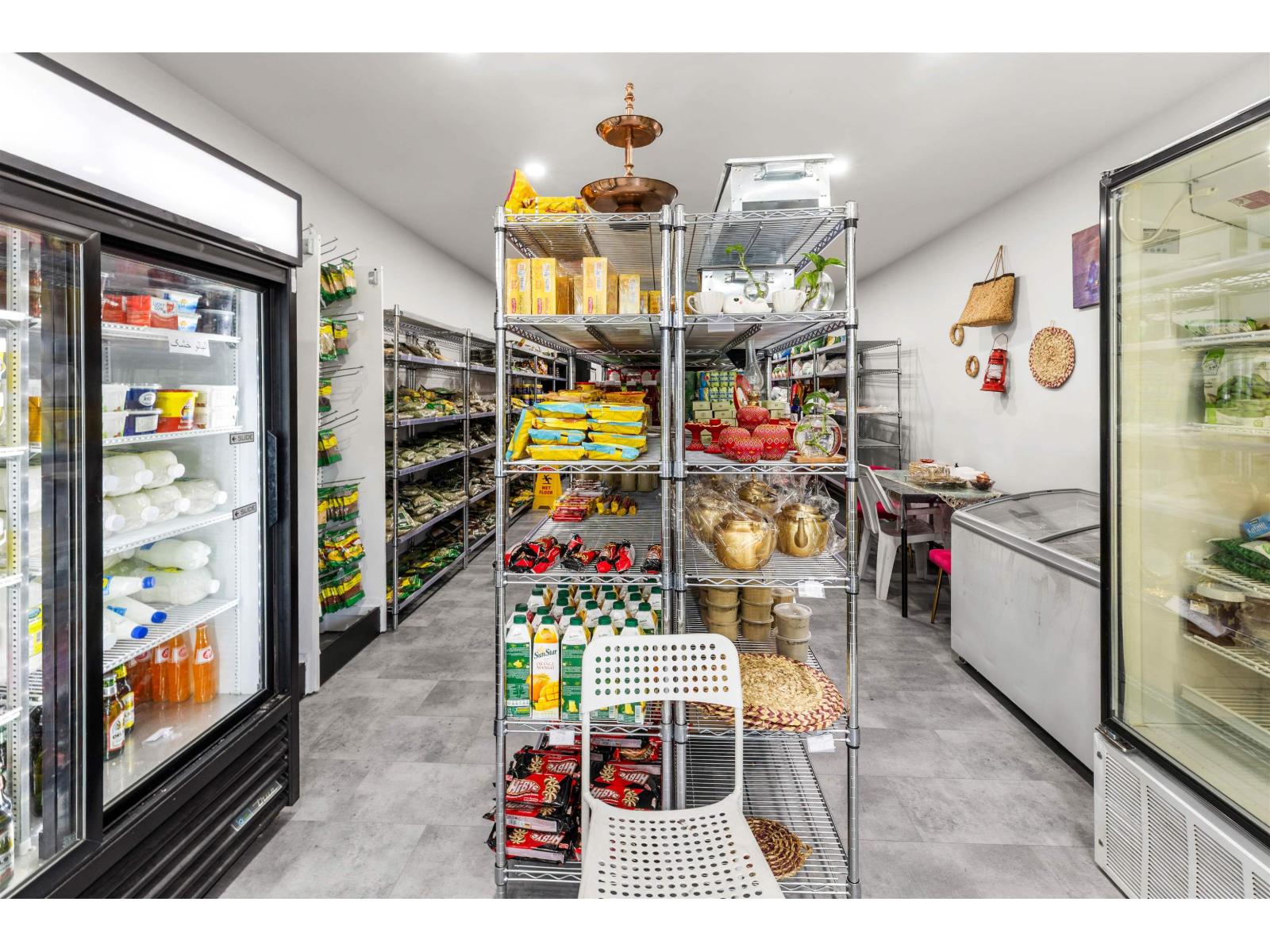 9236 MAIN STREET, Chilliwack Downtown