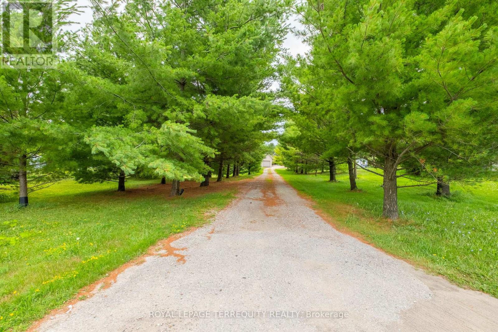 1041 15 SIDE ROAD
