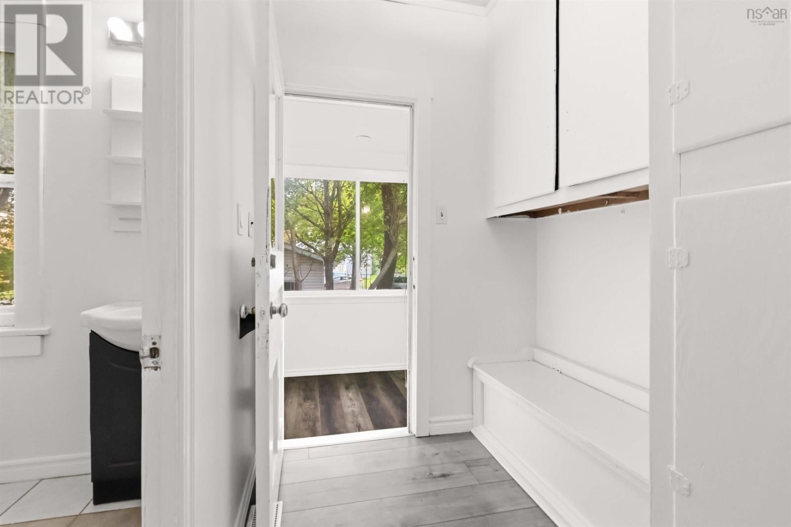8 Franklyn Street - Photo 4