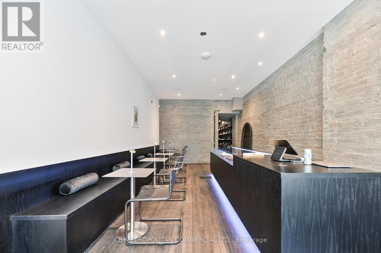 1024 QUEEN STREET W