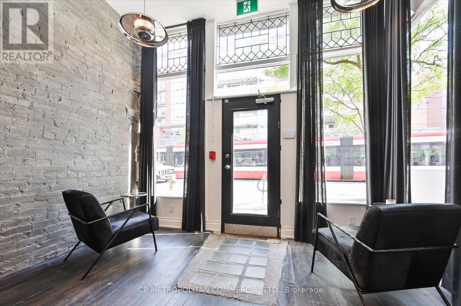 1024 QUEEN STREET W