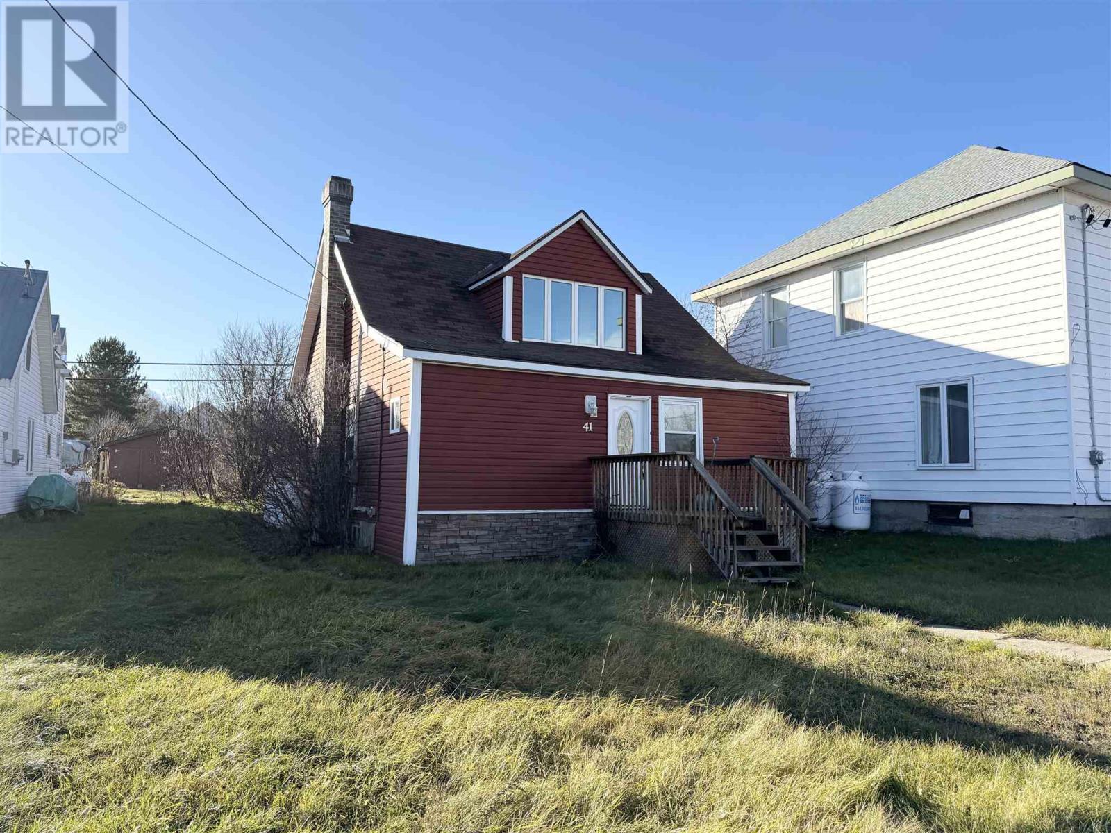 41 Elgin ST - Photo 2