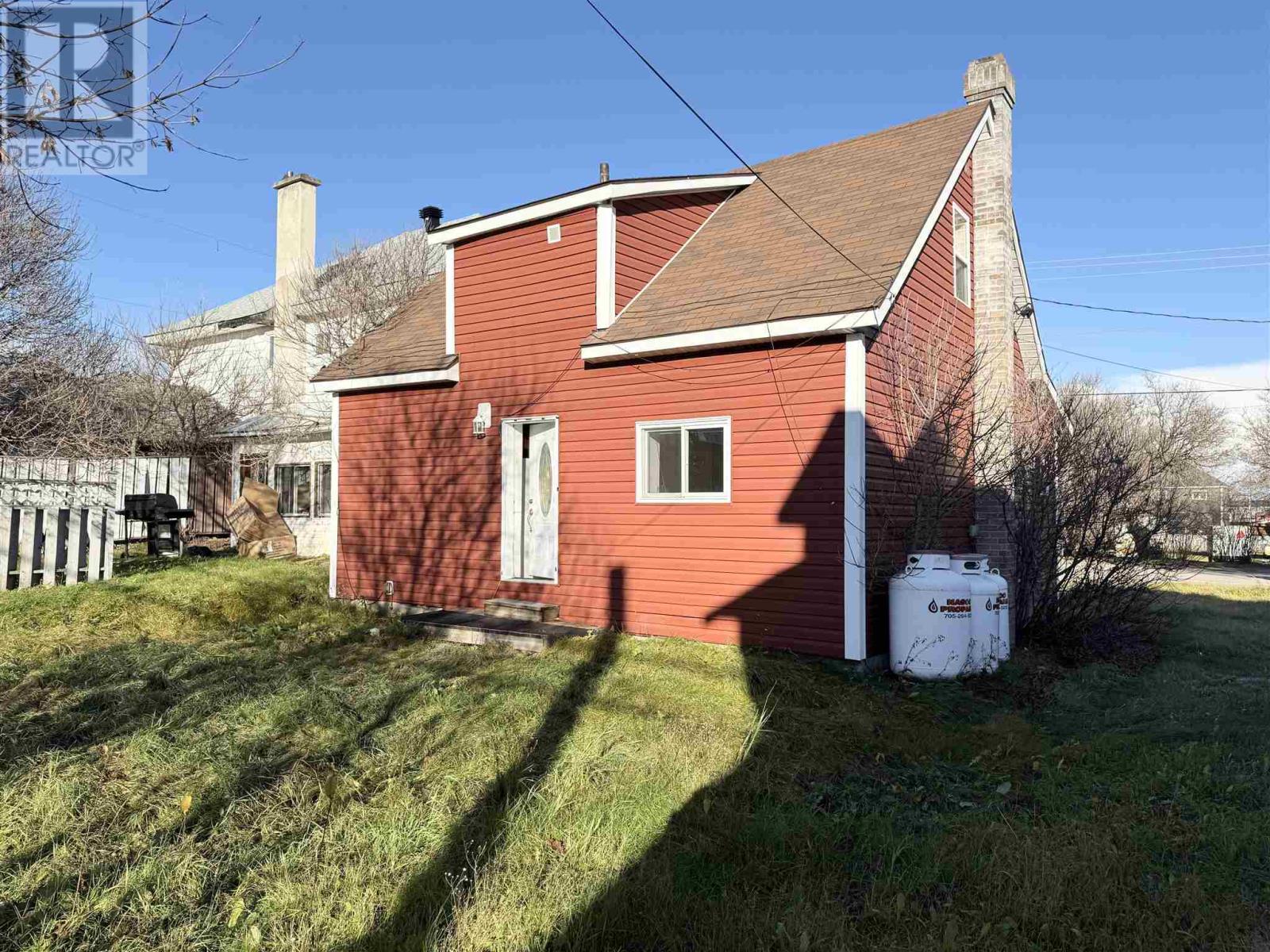 41 Elgin ST - Photo 3