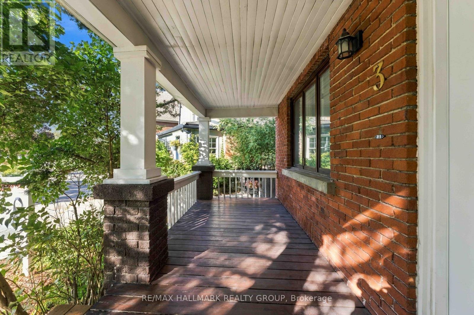 3 ASHBURY PLACE