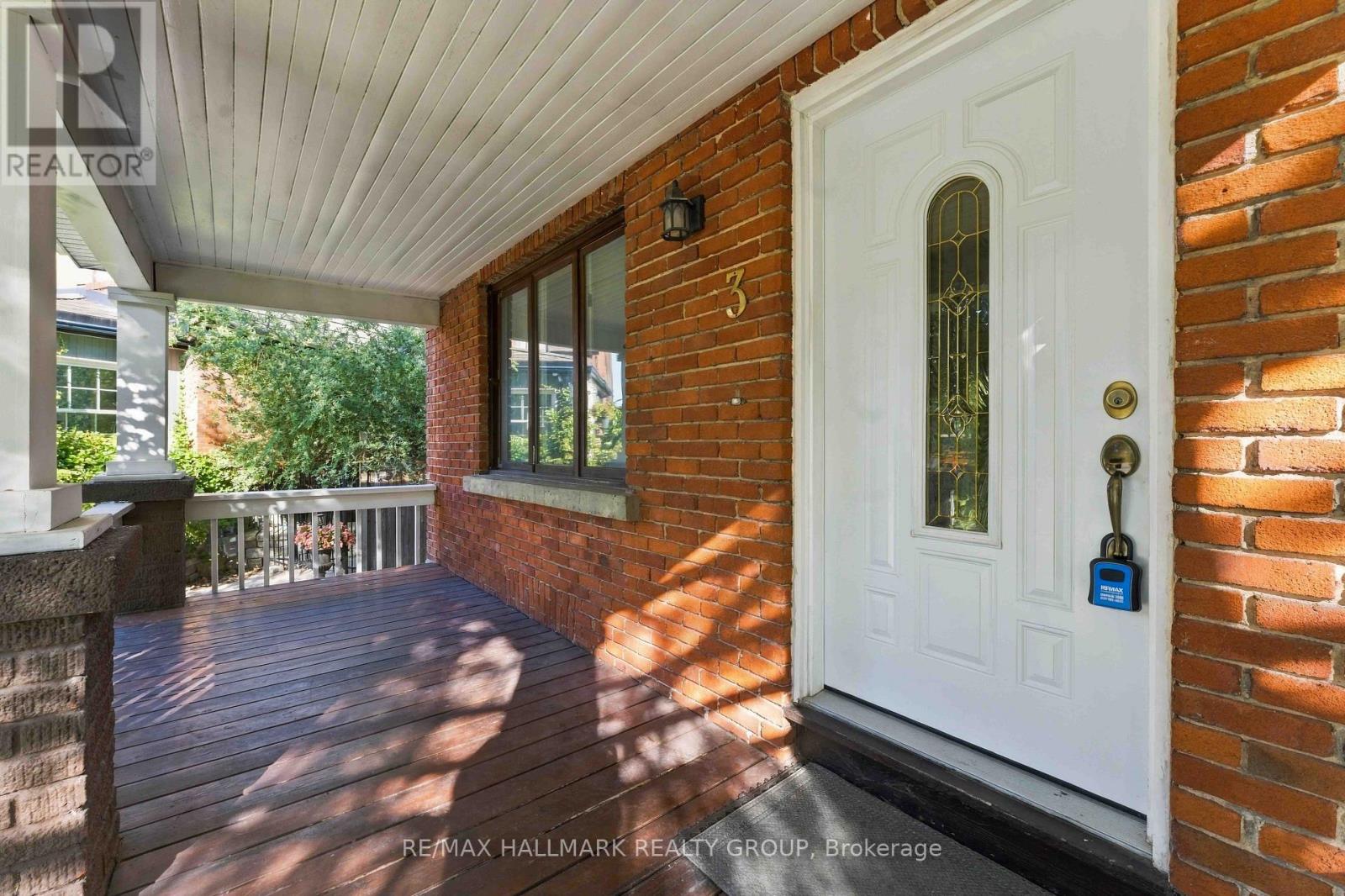 3 ASHBURY PLACE