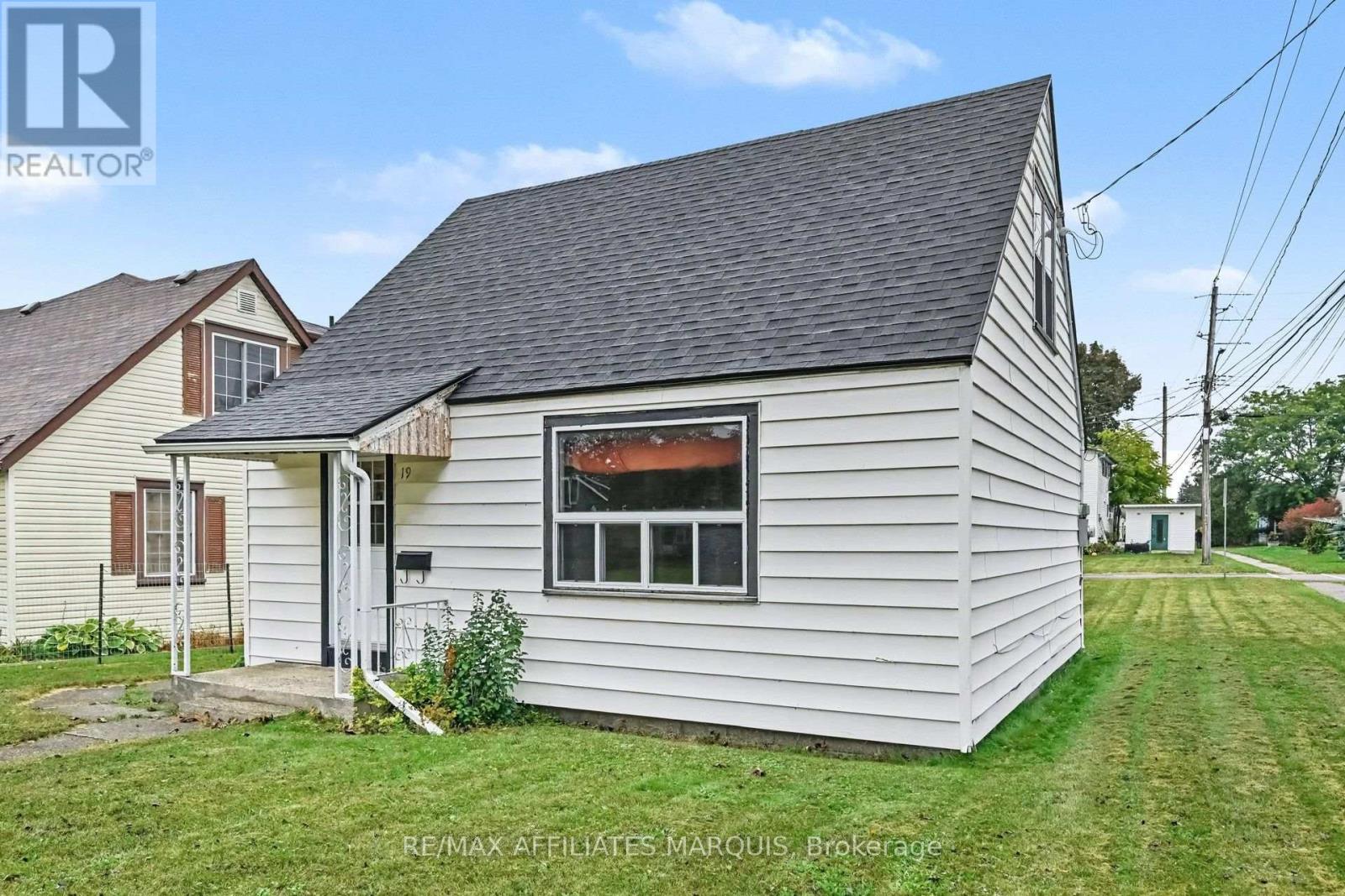 19 CHURCHILL CRESCENT