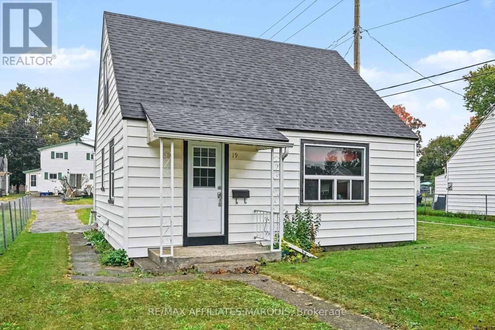 19 CHURCHILL CRESCENT