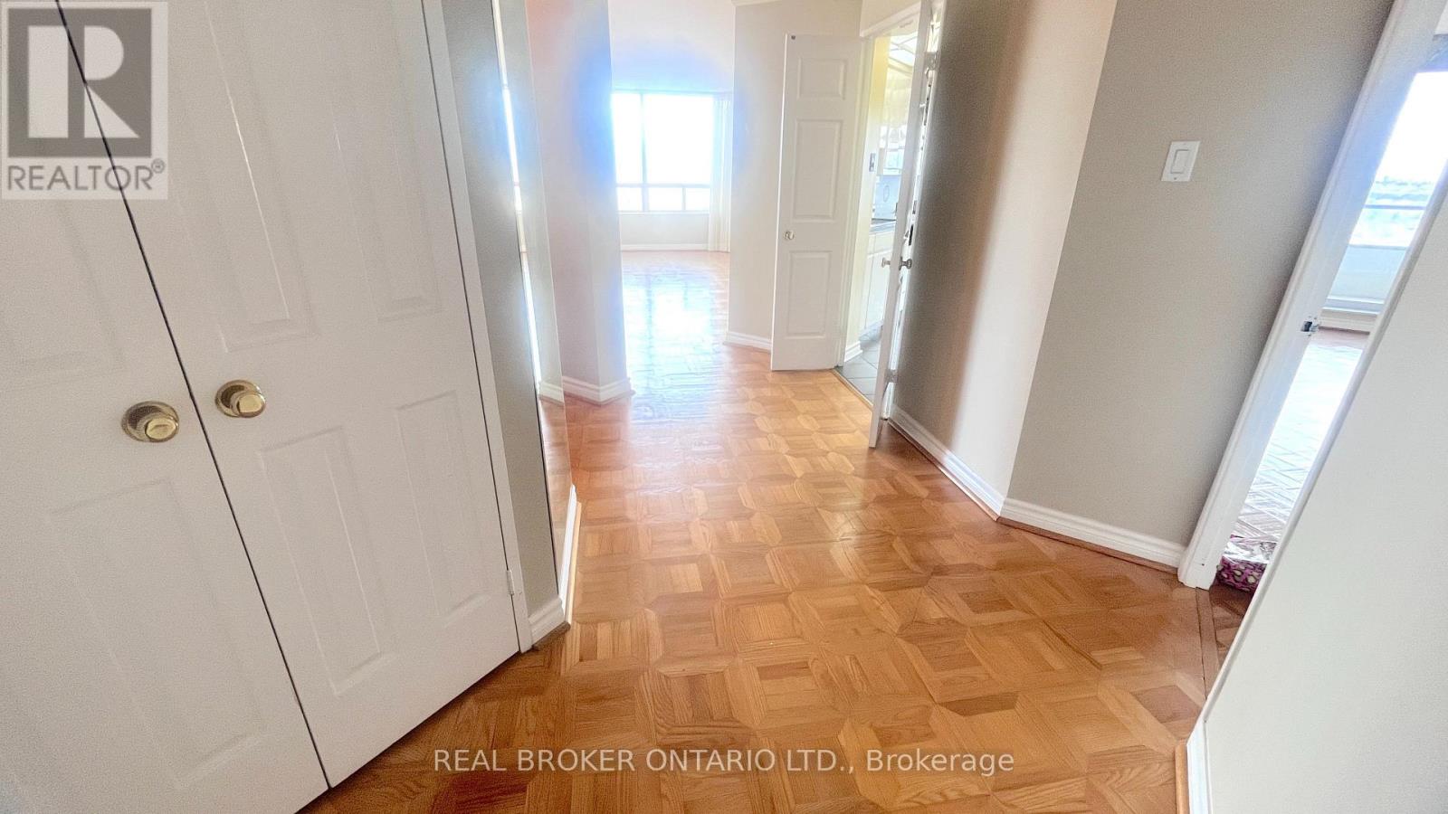 1403 - 343 CLARK AVENUE W