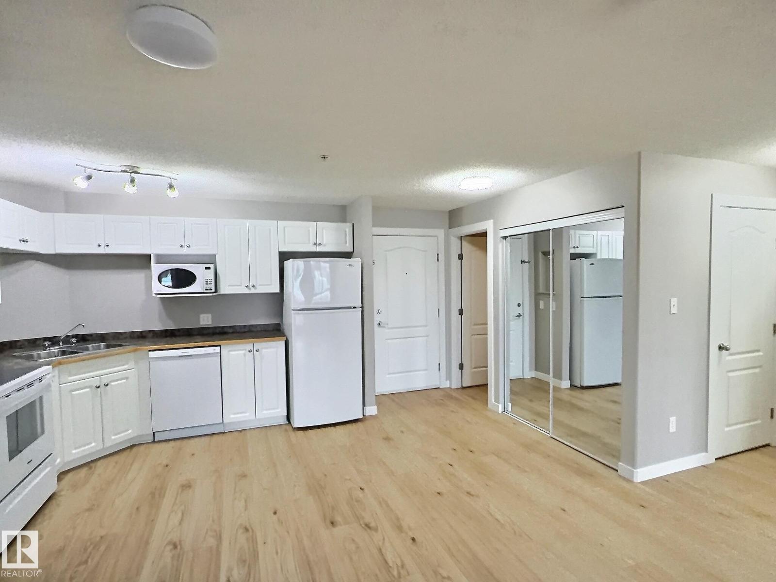 #103 5350 199 ST NW